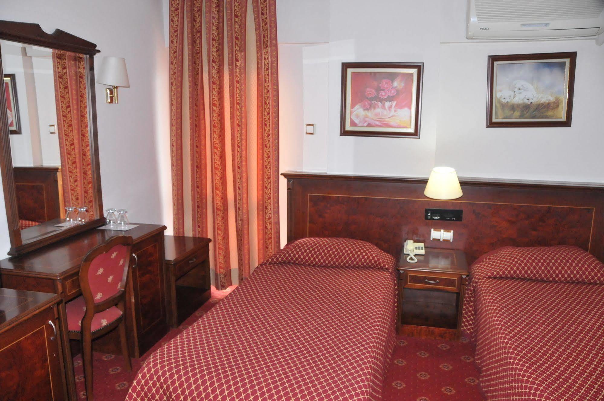 Ozilhan Hotel Ankara Bagian luar foto