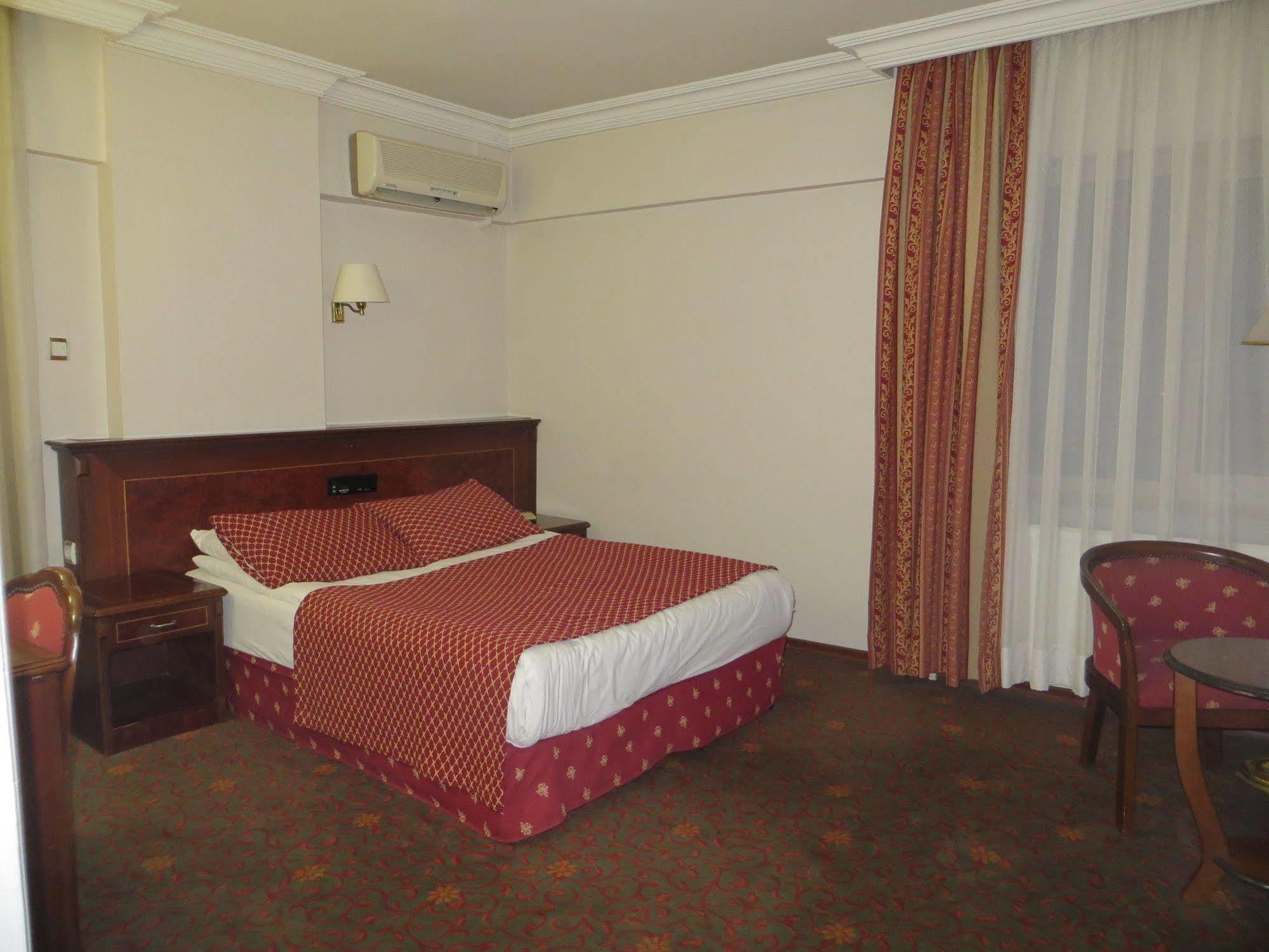Ozilhan Hotel Ankara Bagian luar foto